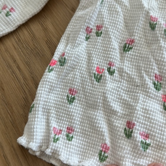 H&M Kids Long Sleeve Floral Top - White with Pink and Green Tulips waffle 18m - Picture 2 of 3